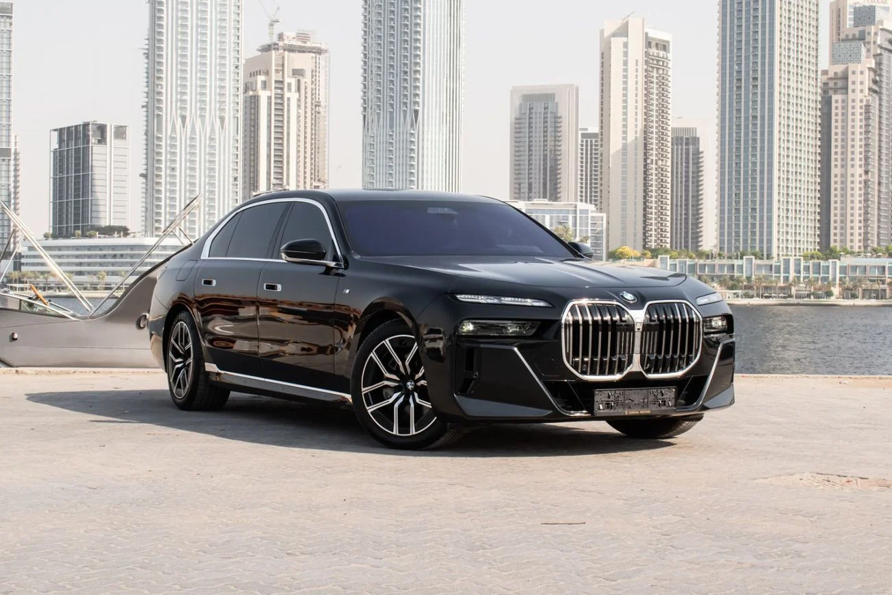 [DCE-800475] 2025 BMW 7 Series in Dubai - Low Mileage, Petrol, Automatic Transmission