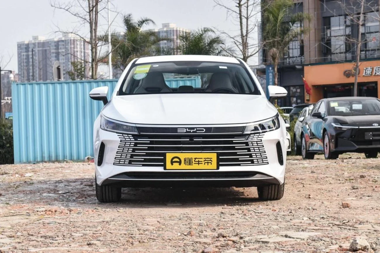 BYD Tang 2025 Hybrid Automatic for Sale in Dubai - 0km, White