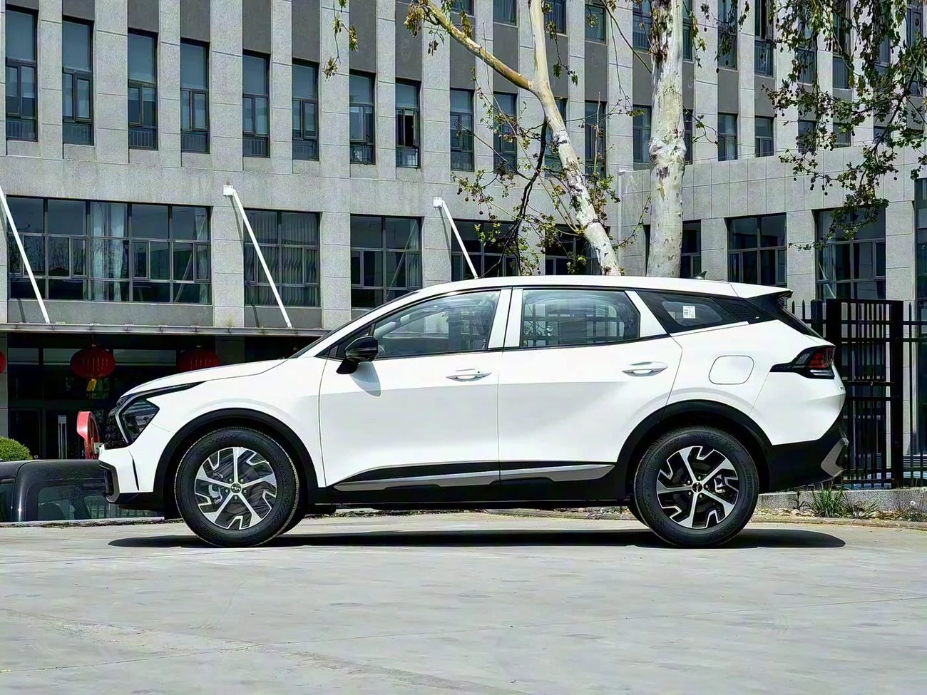 2025 Kia Sportage in White - 0km, Automatic, 4 Engine - Buy in Dubai