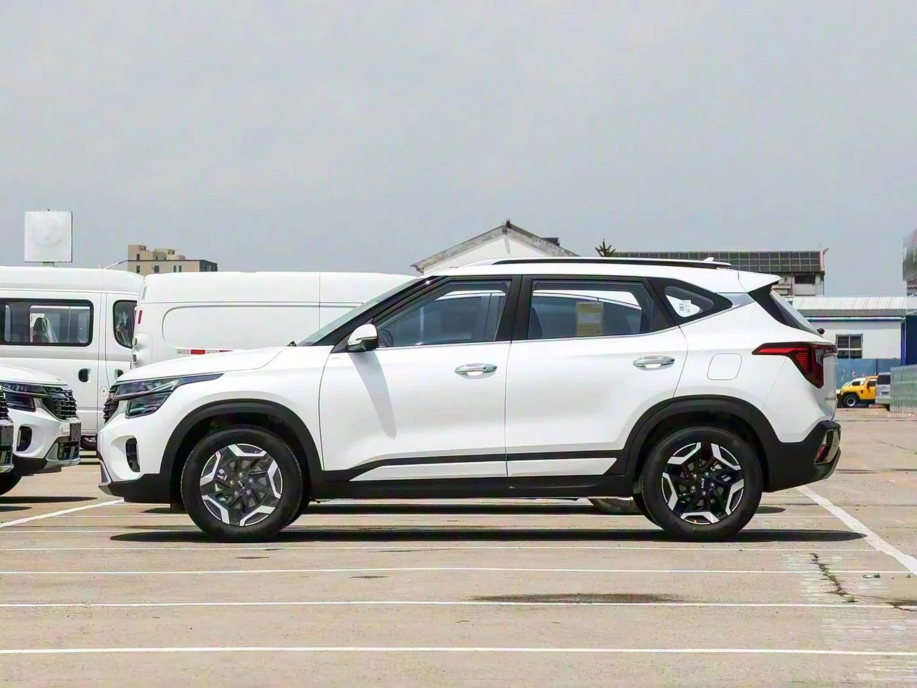 2026 Kia Seltos in Dubai - 0km, Petrol, Automatic, 4 engine, White Color