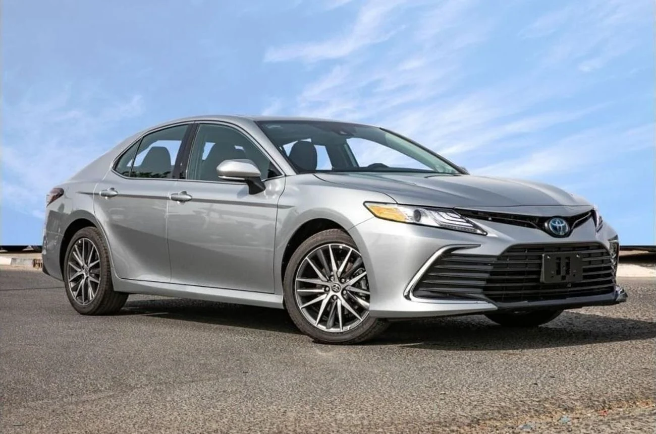 2022 Toyota Camry Hybrid Automatic Silver in Dubai - Brand New