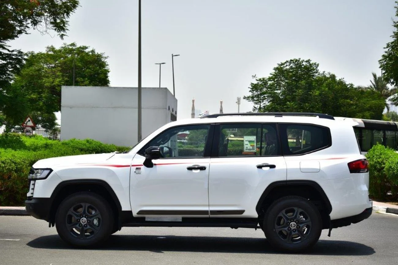 2025 Toyota Land Cruiser Hybrid Automatic 6 Engine White in Dubai