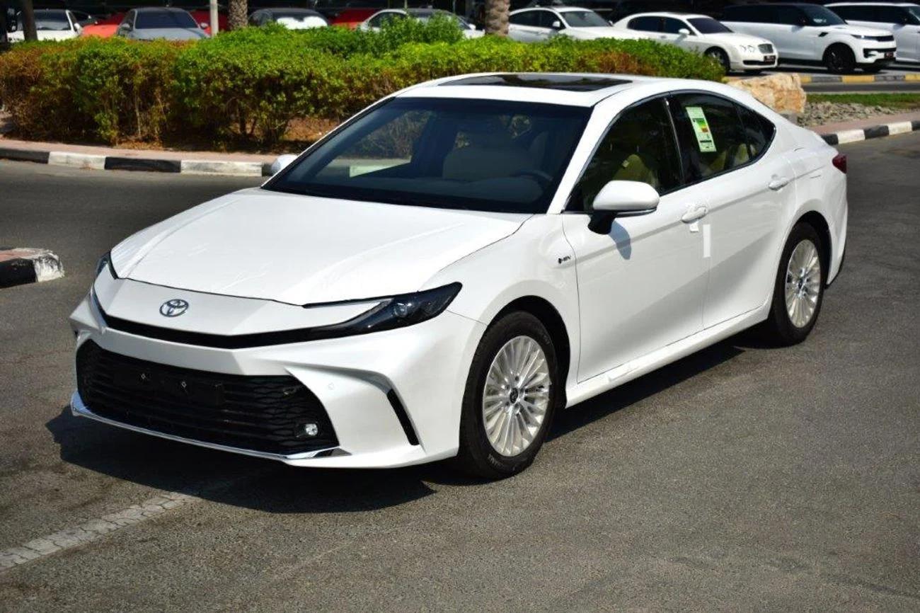 [DCE-800604] Toyota Camry 2025 Hybrid Automatic White in Dubai - Brand New with 0km