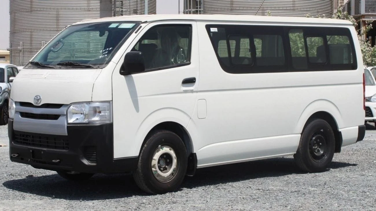 Toyota Sienna 2025 Diesel Manual White Dubai - Brand New, 0km, 4 Engine
