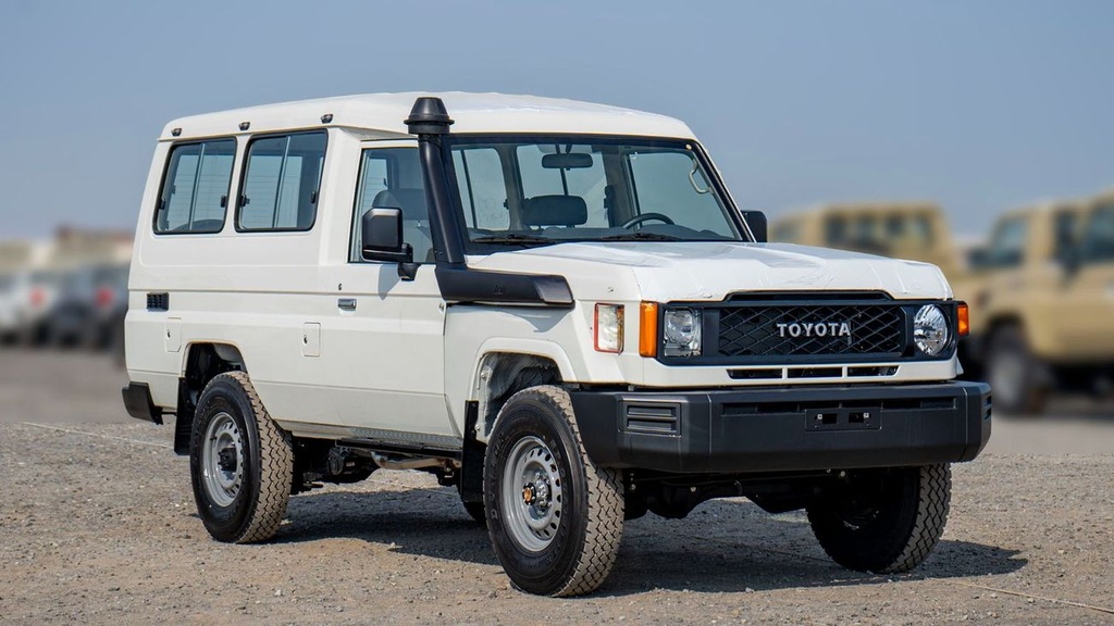 Toyota Land Cruiser 2025 White Diesel Manual for Sale in Dubai