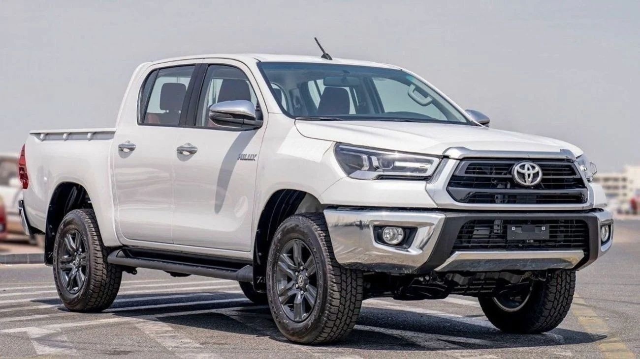 Toyota Hilux 2025 White Manual 4 Engine Petrol in Dubai