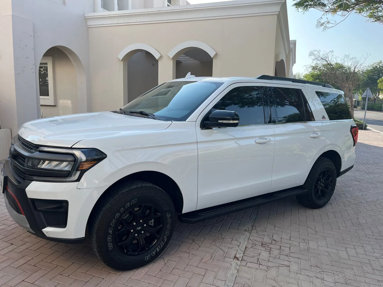 Ford Expedition 2024 in Dubai - Low Mileage, White Color, Automatic Transmission