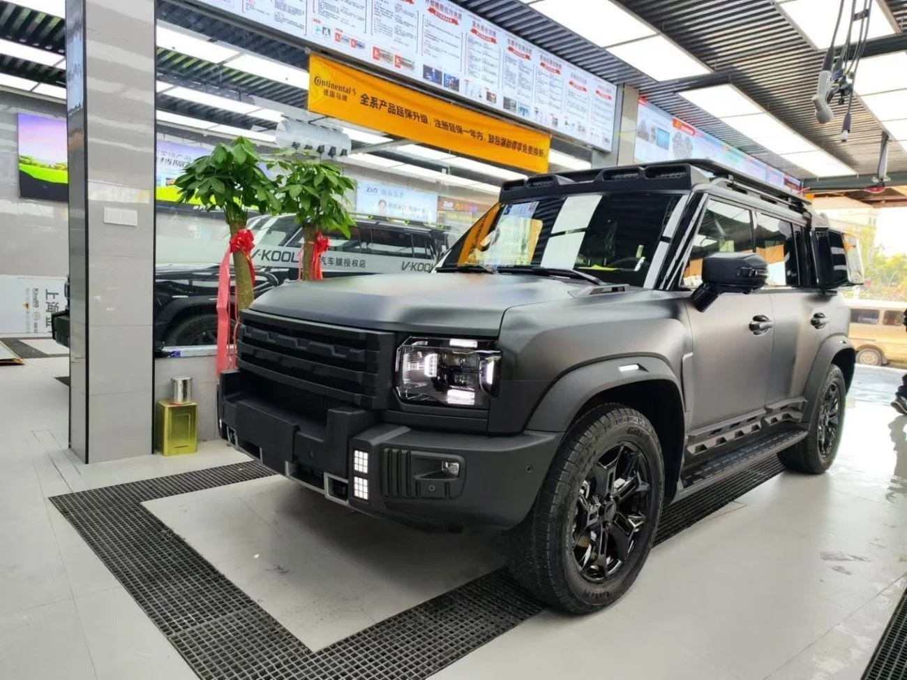 Jetour T2 2025 in Dubai: Fuel Efficient Automatic Black SUV