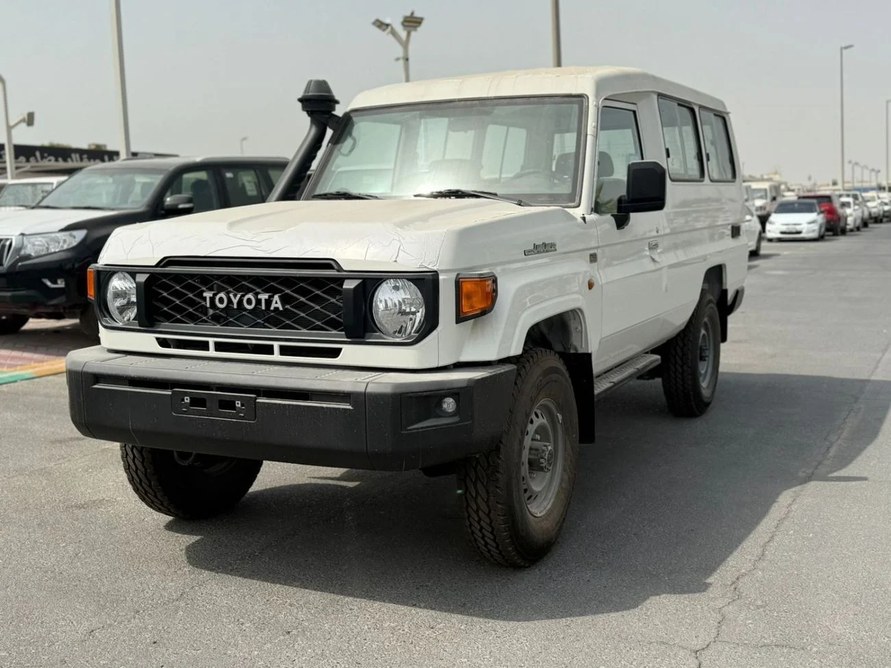 2025 Toyota Land Cruiser in Dubai - 0km, Petrol, Manual, White Color