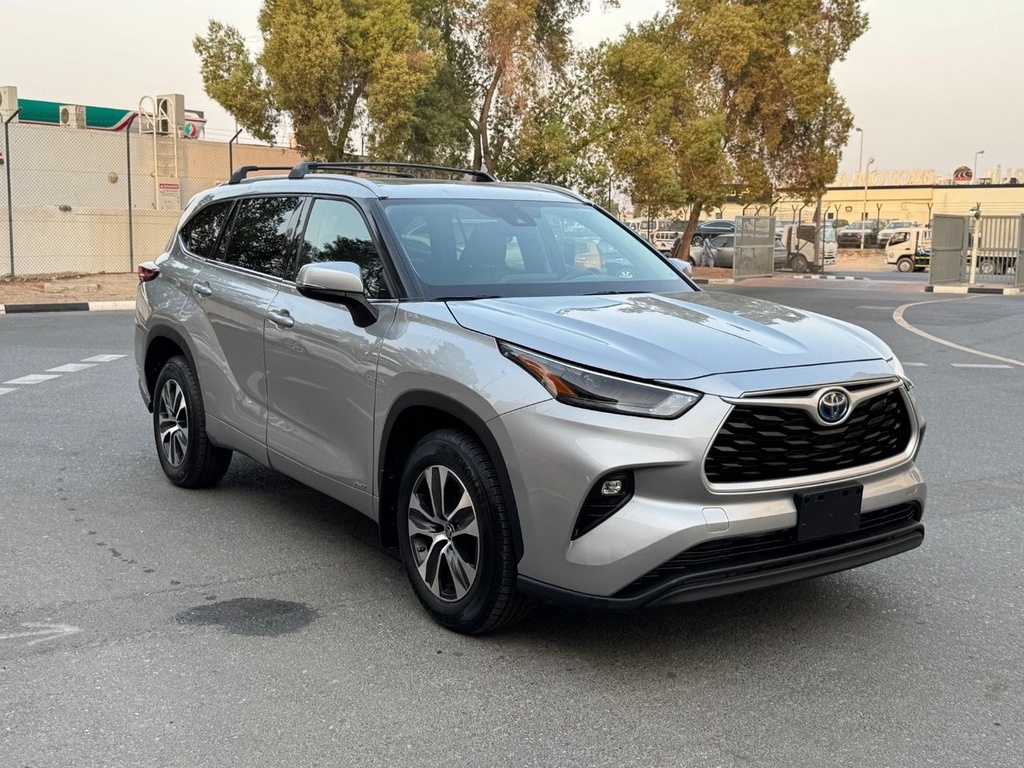 2023 Toyota Highlander Hybrid Automatic Silver 40000km in Dubai
