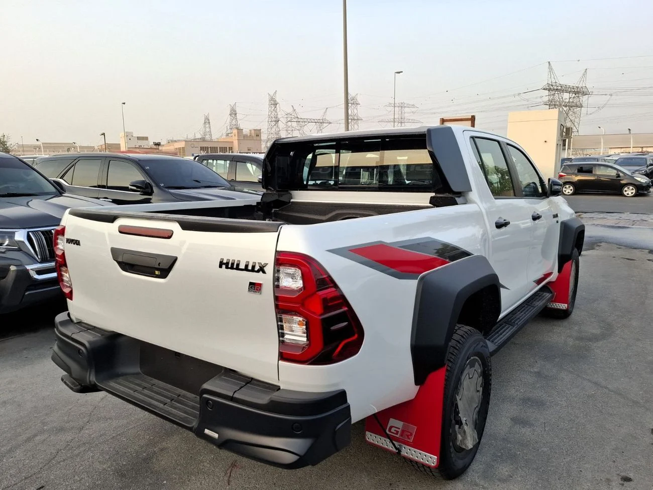 Toyota Tacoma 2025 White Petrol Automatic 6 Engine - Buy in Dubai
