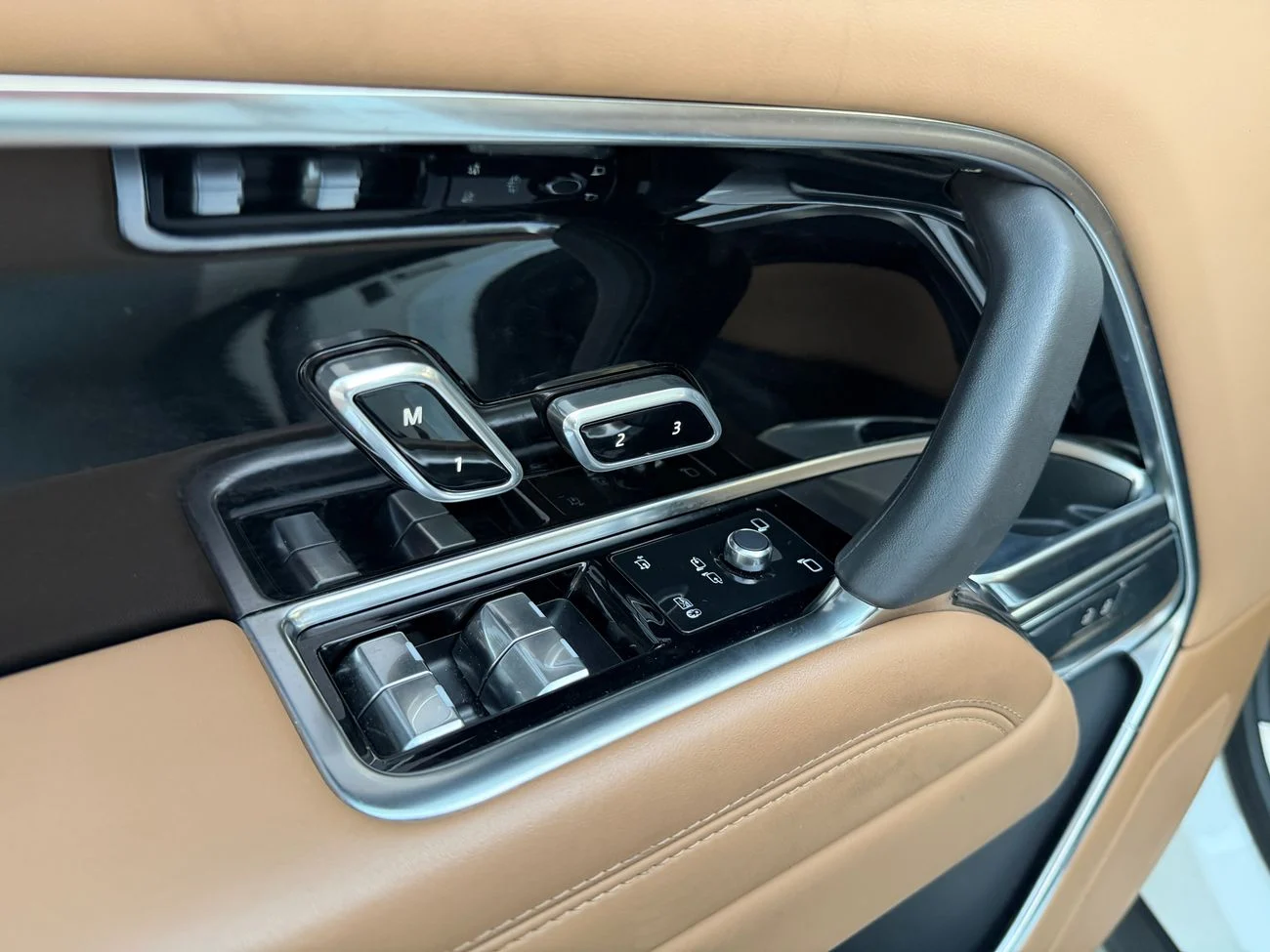 2023 Land Rover Range Rover for Sale in Dubai - Low Mileage, Automatic Transmission
