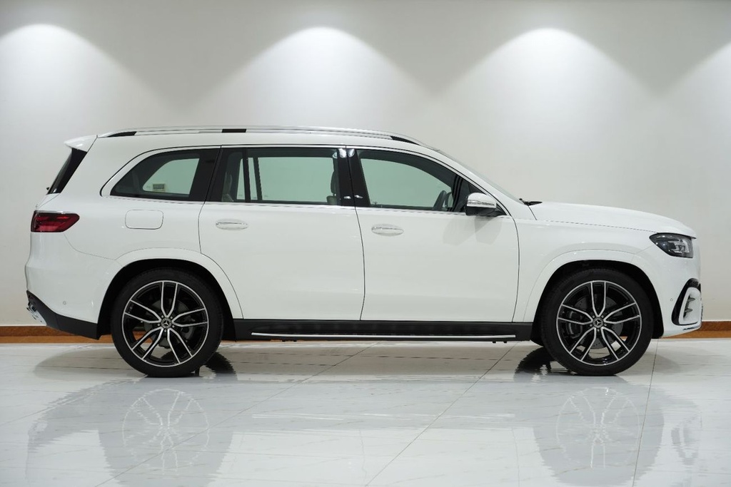2024 Mercedes-Benz GLS with 9000km in Dubai - White, Petrol, Automatic