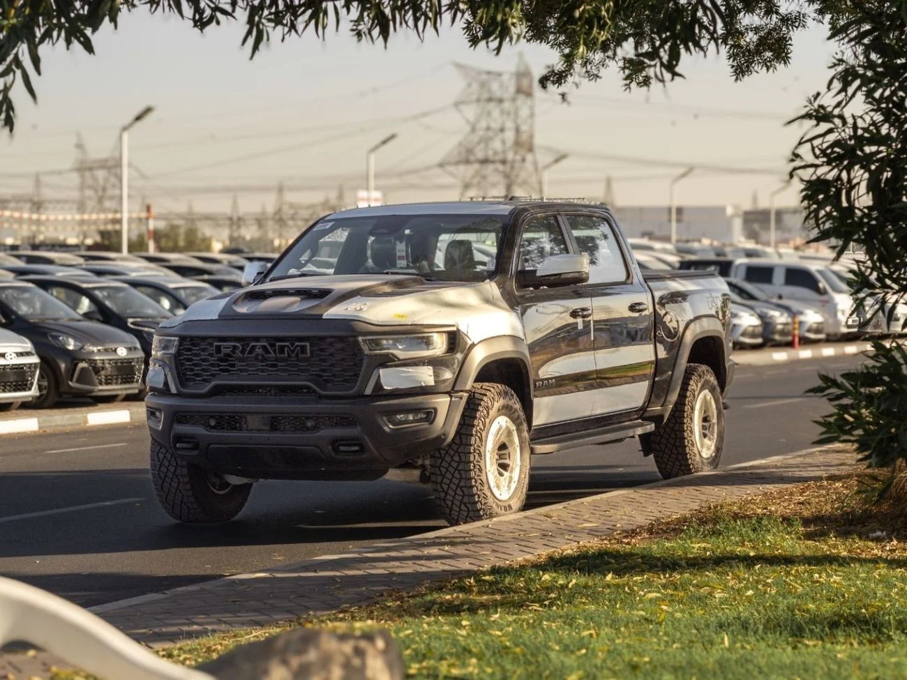 2025 RAM 1500 Black in Dubai - 0km, Petrol, Automatic, 6 Engine