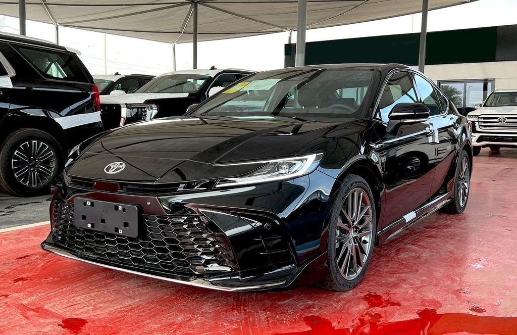 Toyota Camry 2025 Hybrid Automatic in Black - Dubai