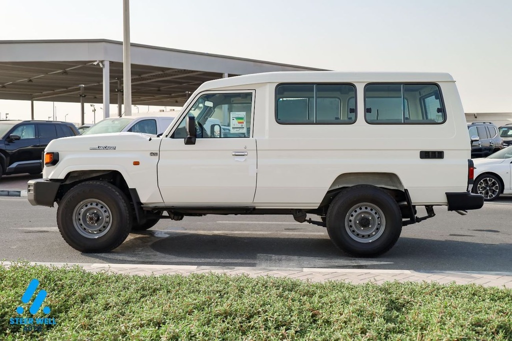 Toyota Land Cruiser 2025 Diesel Manual White in Dubai - Low Mileage, Powerful Engine