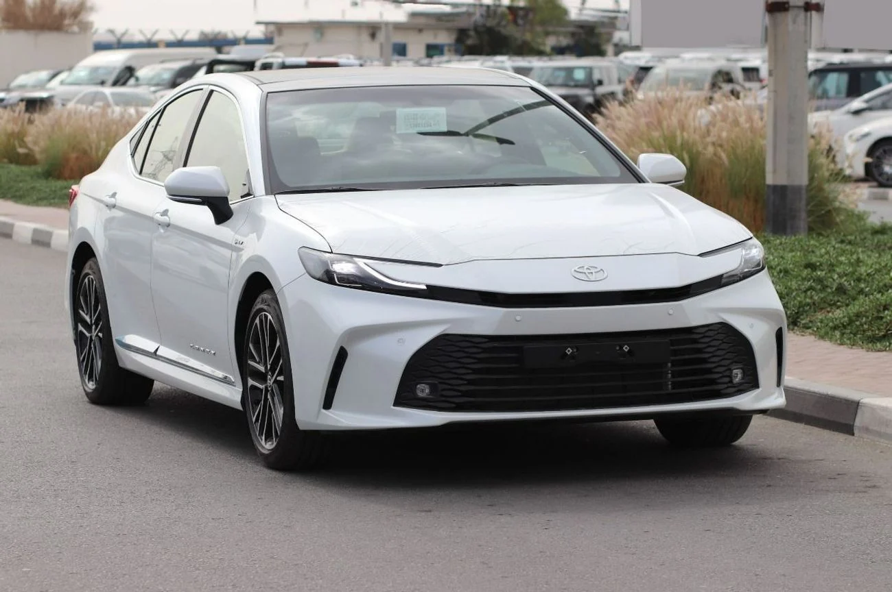 [DCE-800943] Toyota Camry 2025 Hybrid Automatic in White - Buy in Dubai