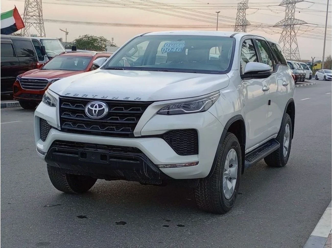 Toyota 4Runner 2023 White 0km Petrol Automatic 4 engine - Buy in Dubai