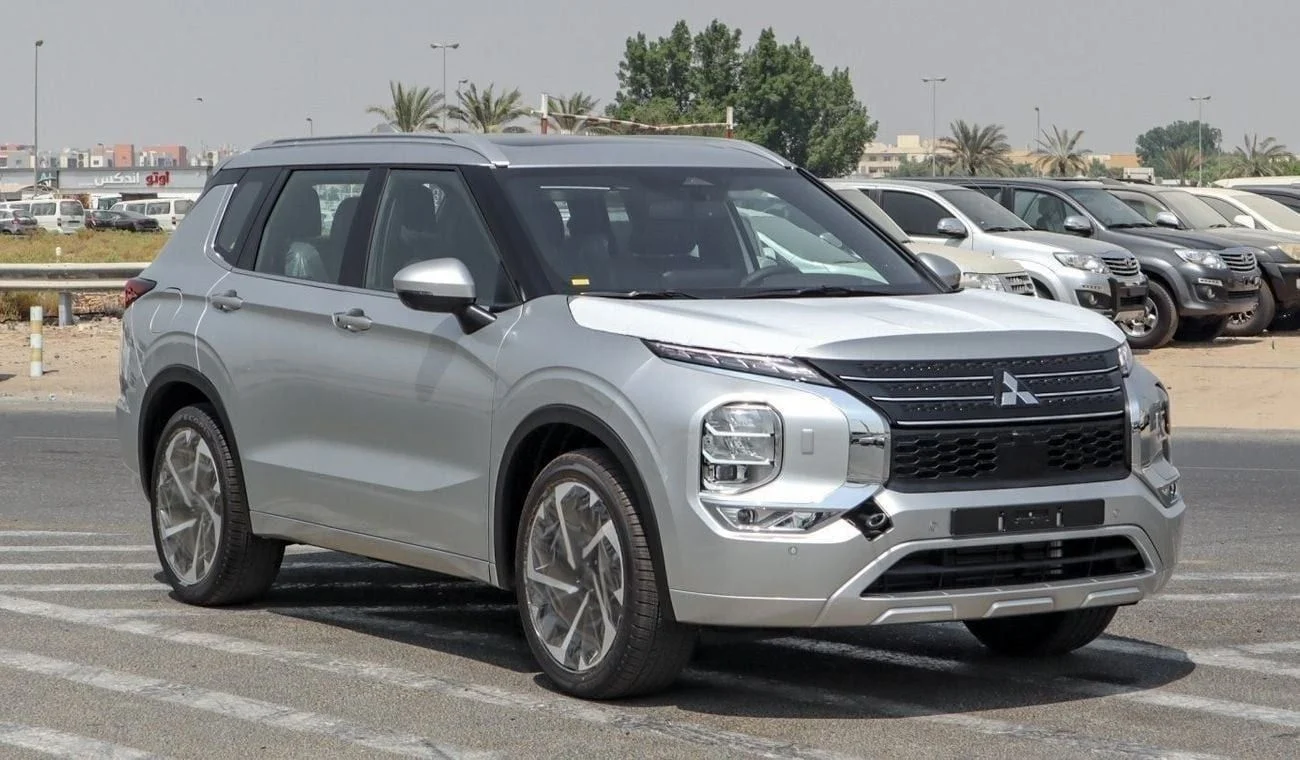2025 Mitsubishi Outlander - Brand New Silver SUV with Automatic Transmission in Dubai