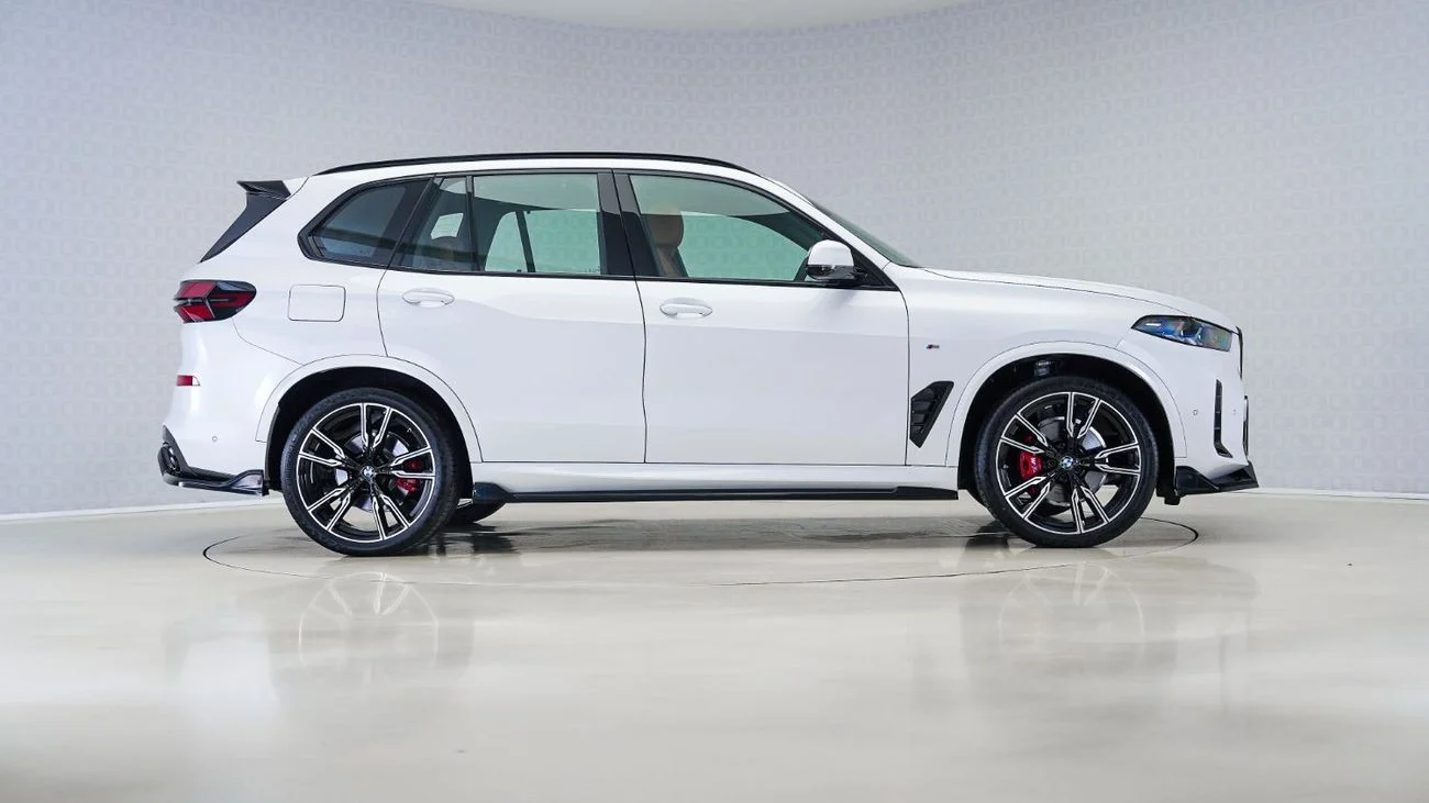 2025 BMW X5 in Dubai - 32km, Petrol, Automatic, 6 engine, White Color