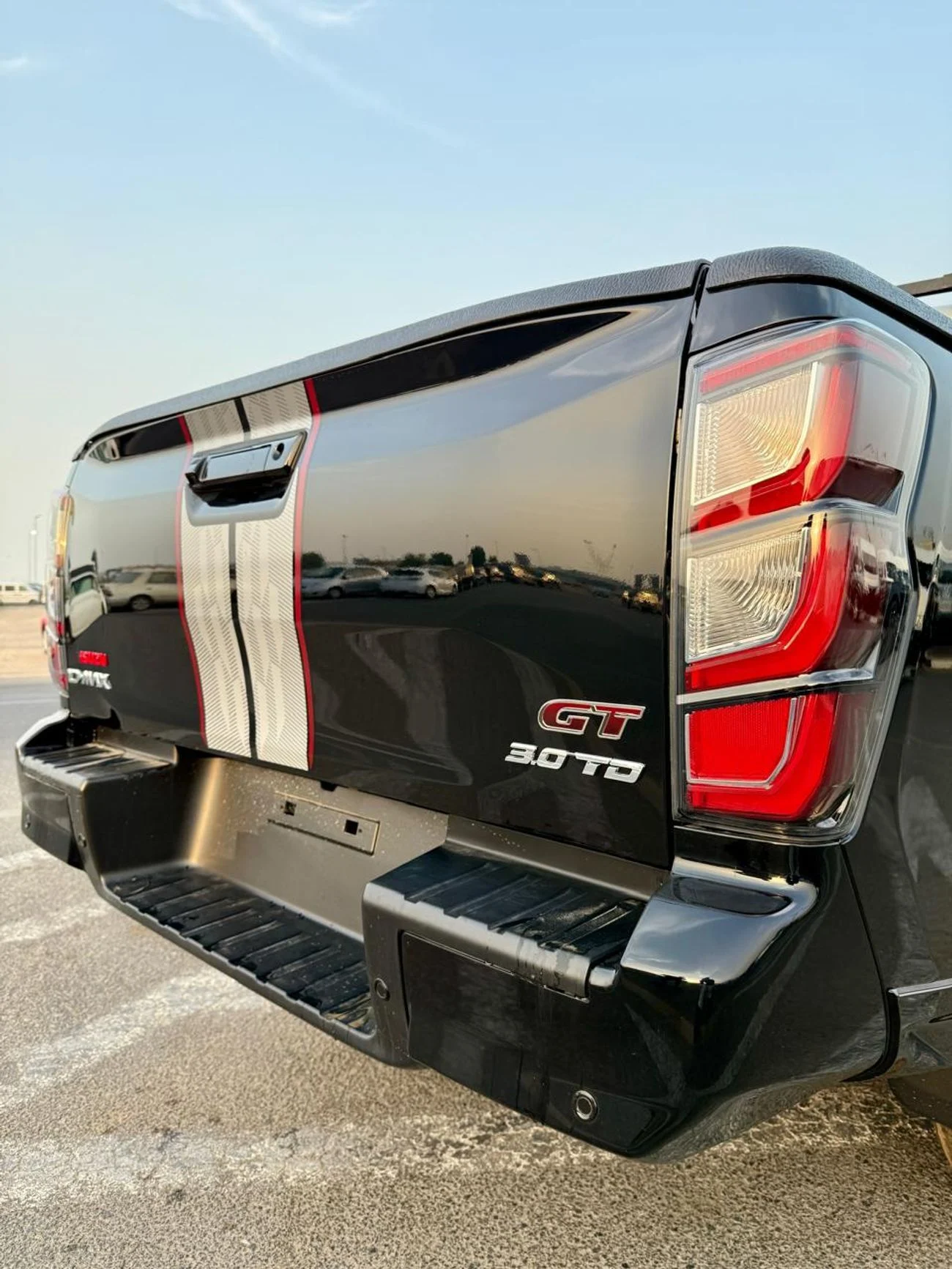 [DCE-800441] Isuzu D-Max 2025 Diesel Automatic Black in Dubai - Brand New with Powerful 4 Engine
