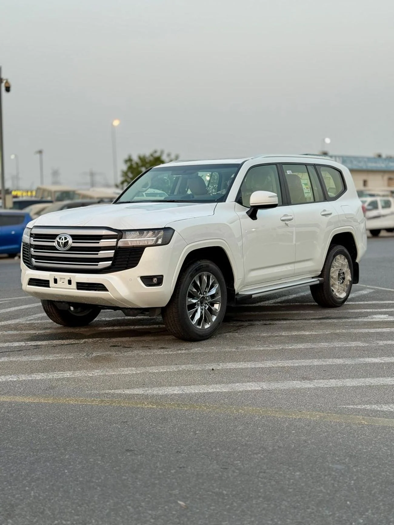 [DCE-800442] Toyota Land Cruiser 2025 in Dubai: 0km, Automatic, White Color