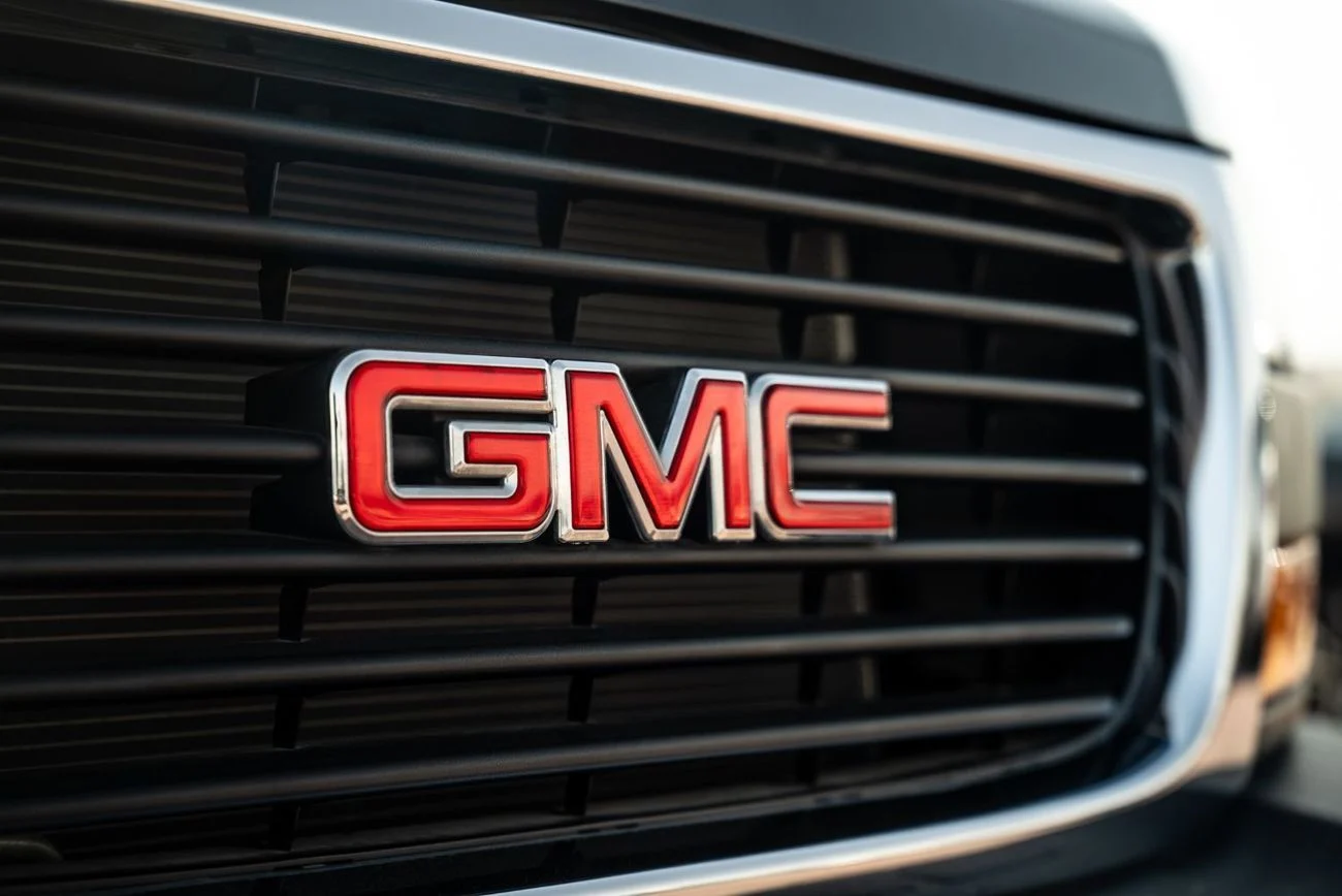 2023 GMC Savana in Black | 0km, Petrol, Automatic, 8 engine | Buy in Dubai