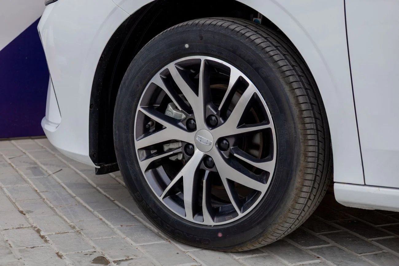 [DCE-801103] 2024 Geely Emgrand - White, 21km, Petrol, Automatic, 4 engine - Buy in Dubai
