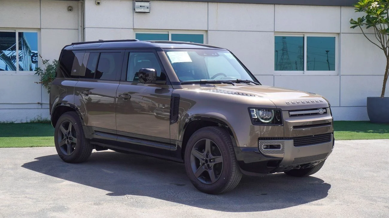 2024 Land Rover Defender: 33km, Petrol, Automatic, 4 engine in Dubai