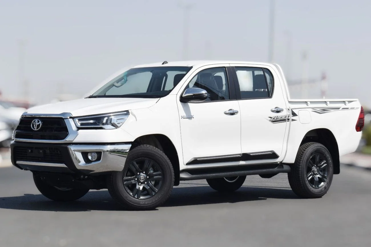 [DCE-800452] 2025 Toyota Hilux - 0km Petrol Manual Dubai