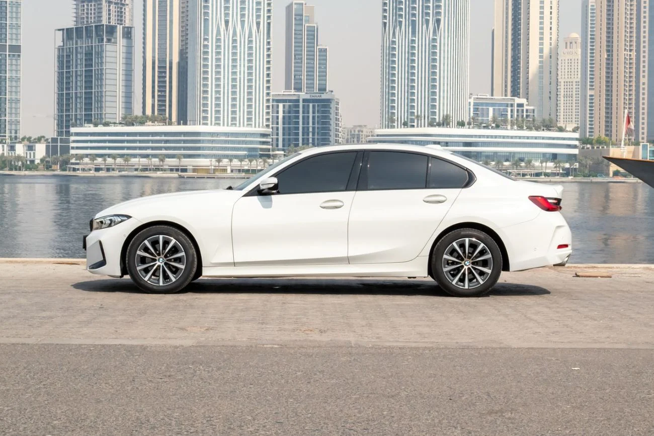 [DCE-800465] 2024 BMW 3 Series in White, 22000km, Petrol, Automatic - Buy in Dubai