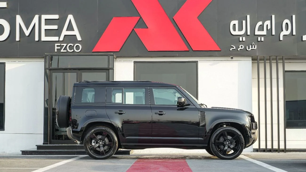 2025 Land Rover Defender in Black - 0km, Petrol, Automatic, 6 Engine - Buy in Dubai