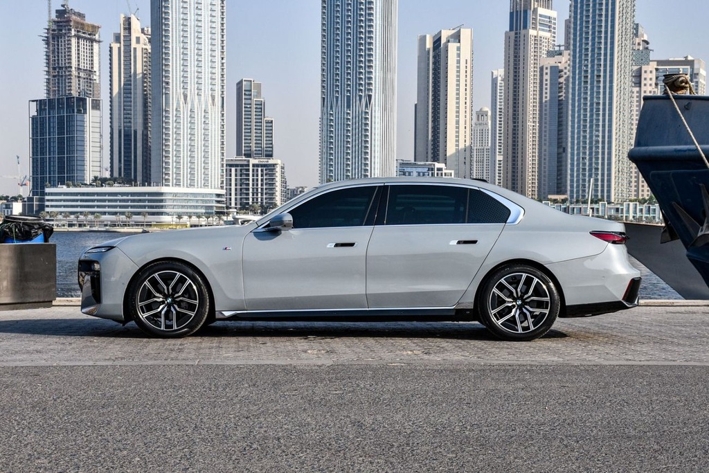 [DCE-800469] BMW 7 Series 2023 - Low Mileage, Petrol, Automatic, 6 Engine - Dubai